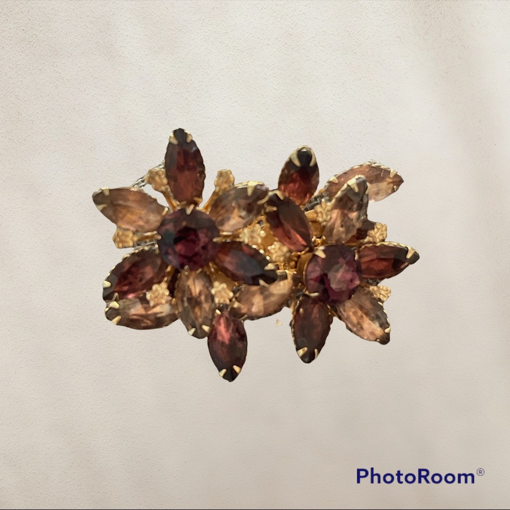Vintage rhinestone and gold brooch